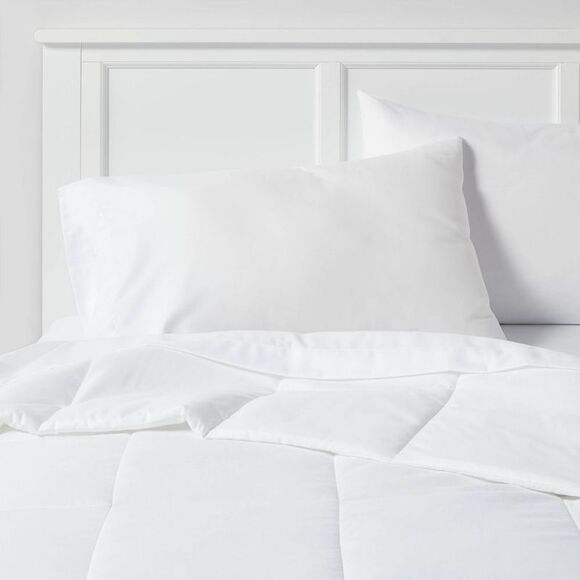 Room Essentials Other - Room Essentials -  Percale Comforter Box Quilting Lig White